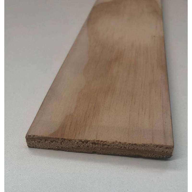 Tapeta lisa maciza de pino radiata